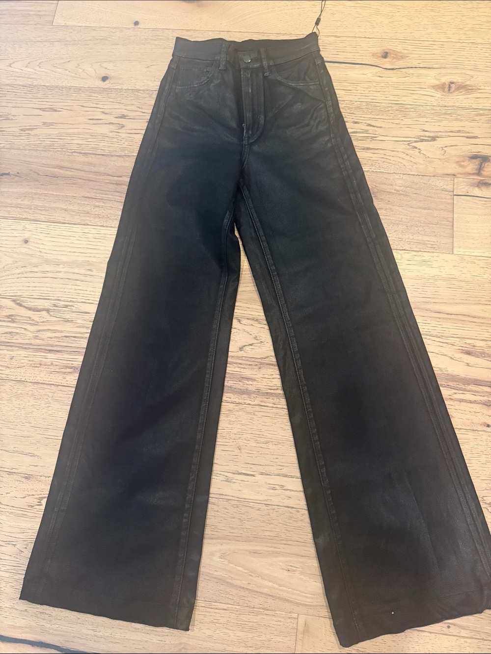Joe’s Jeans THE MIA COATED
HIGH RISE WIDE LEG
Wide-Leg High-Rise Jeans